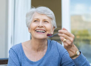 senior women healthy nutrition