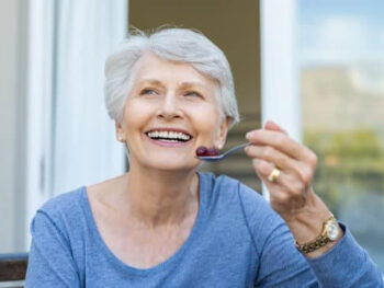 senior women healthy nutrition